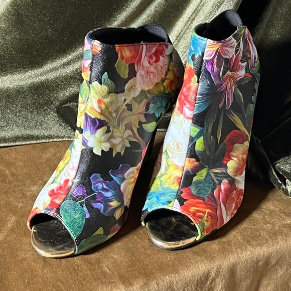 Miss L Victorian Floral Peep Toe Wedges - Picture 2 of 7